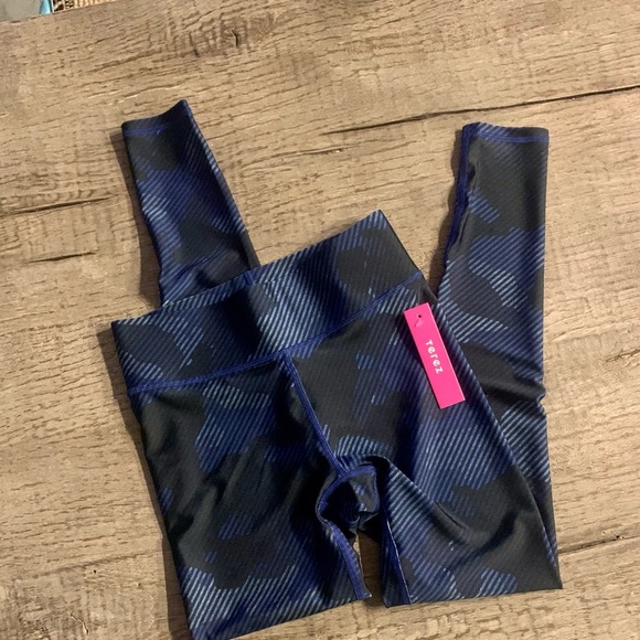 Terez Tall Band Camo Print Leggings. - Picture 7 of 9